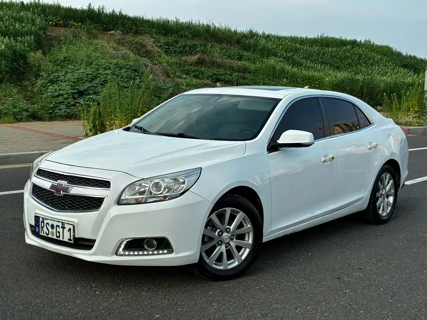 Photo 1 - Chevrolet Malibu