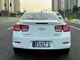 Photo 8 - Chevrolet Malibu