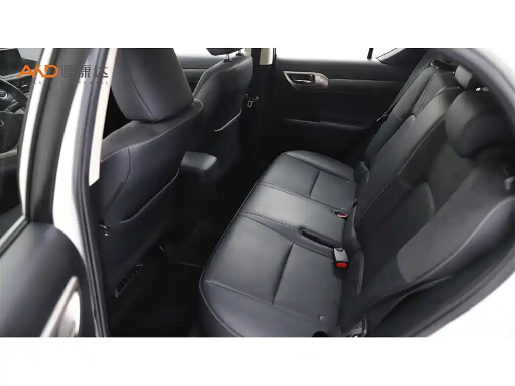 Фото 7 - Lexus CT