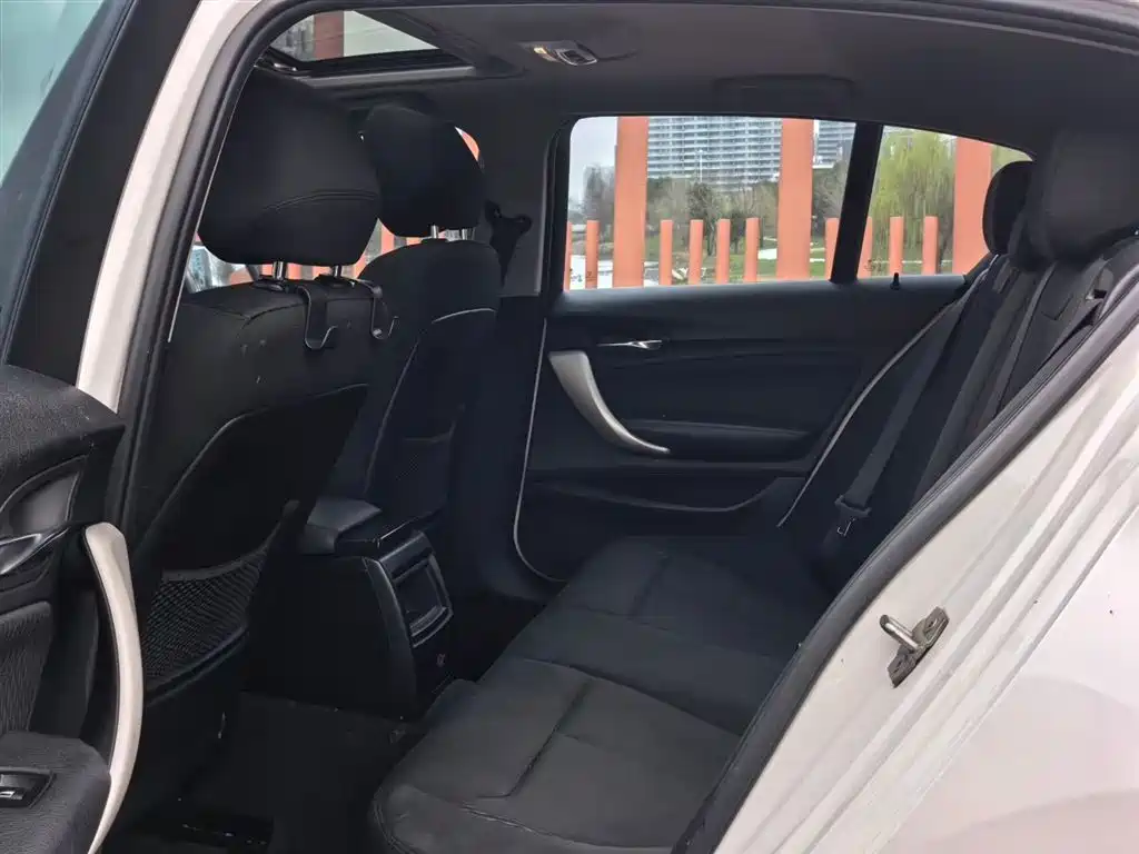 BMW 1 Series (Import) 2016 118i Leading фото 11