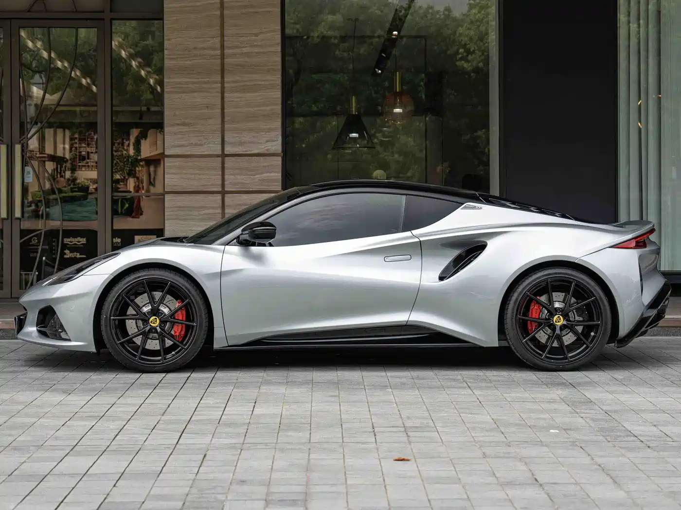 Lotus Cars EMIRA 2021 2.0T DCT First Edition фото 5