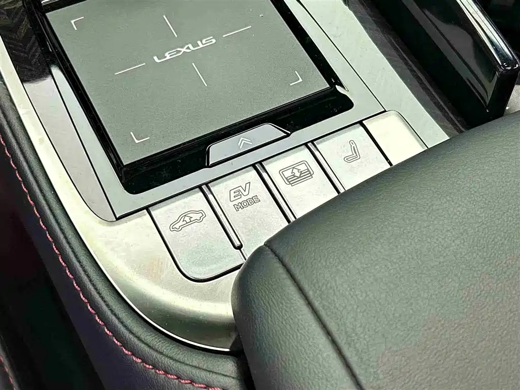 Lexus LS 2018 500h Executive Edition China V фото 20