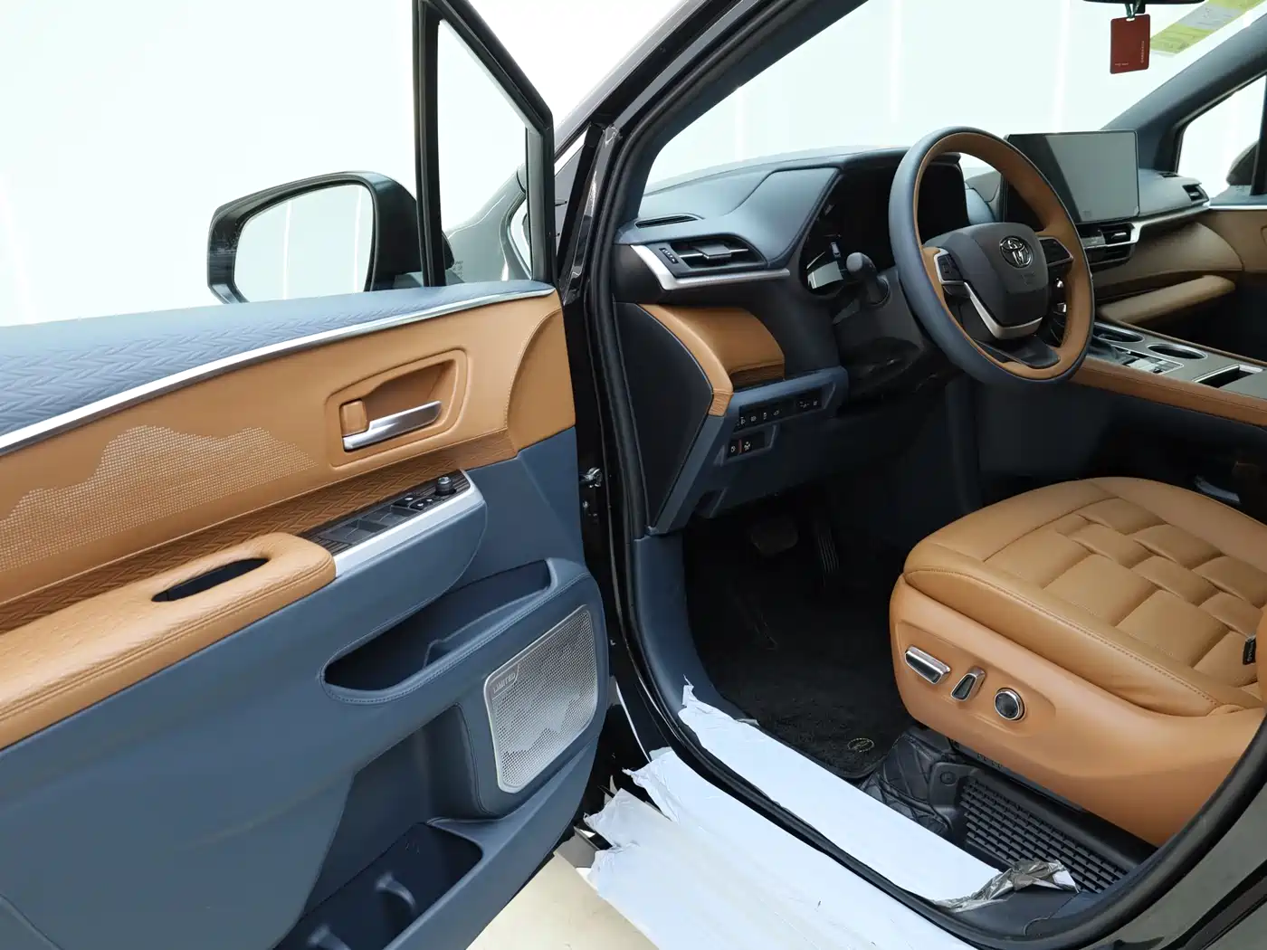 Toyota Granvia 2026 Model 2.5L Hybrid Comfort Edition фото 21