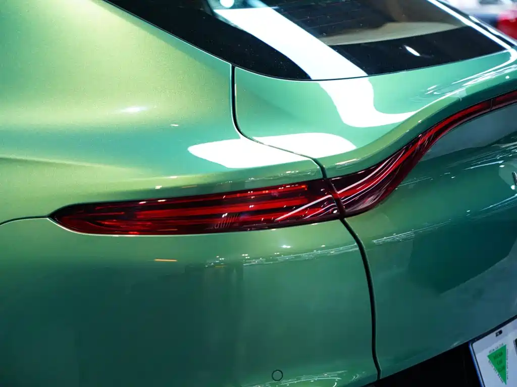 Photo 23 - Aston Martin DBX