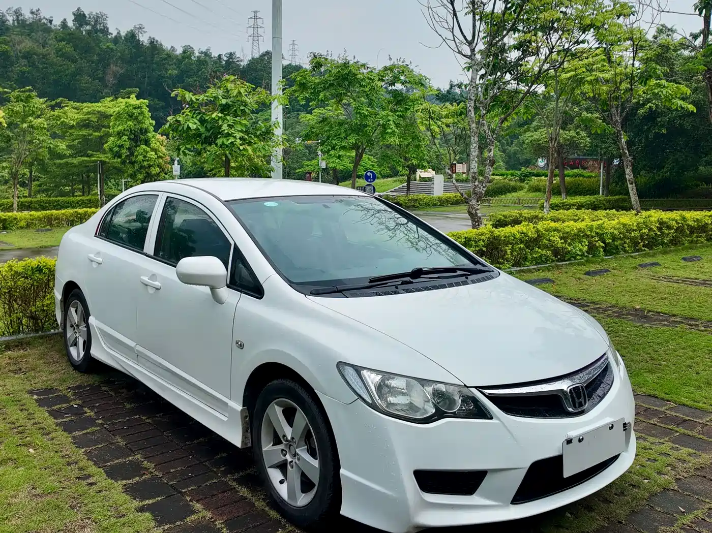 CIIMO CIIMO 2012 2012 1.8L Automatic