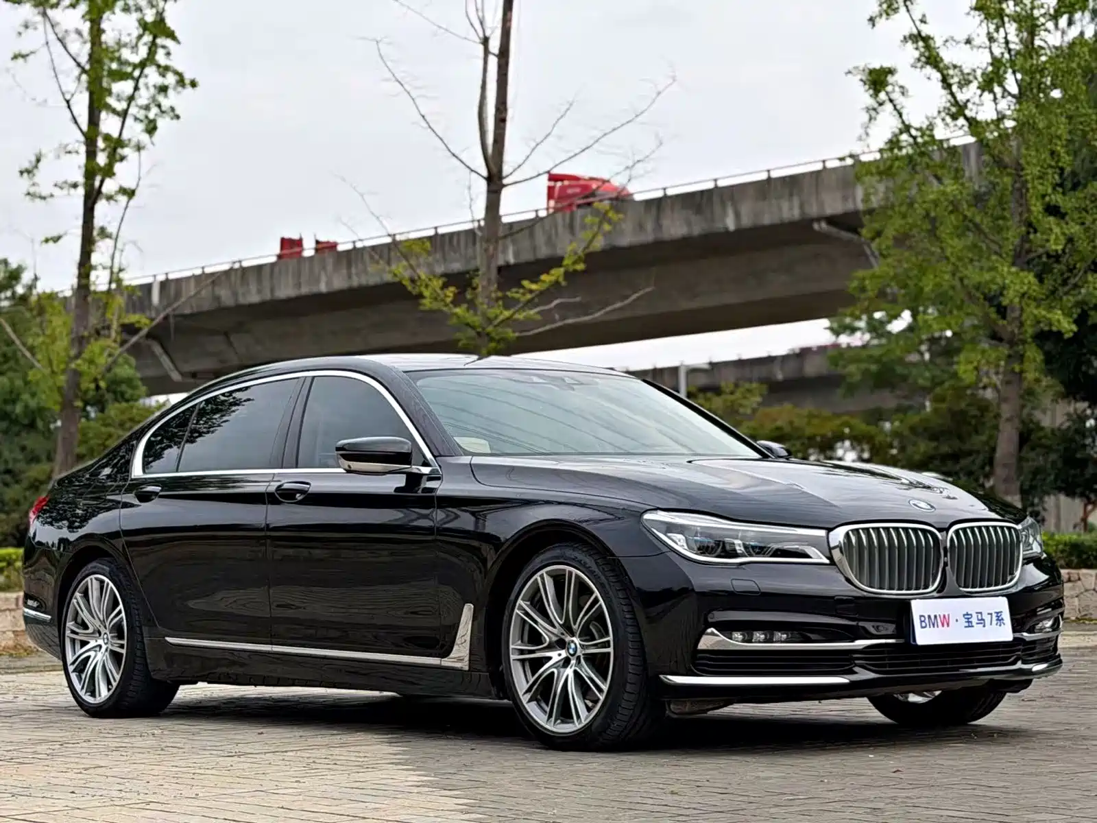 Photo 3 - BMW 7 Series