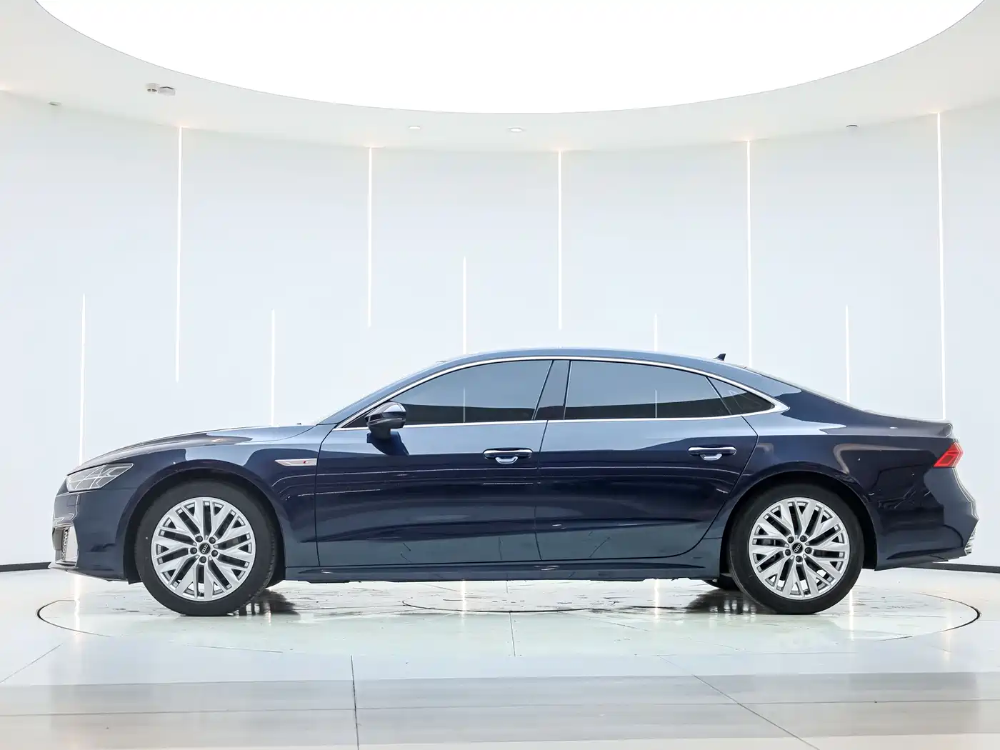 Audi A7L 2024 45TFSI S-line Dream Edition Crystal Package фото 6