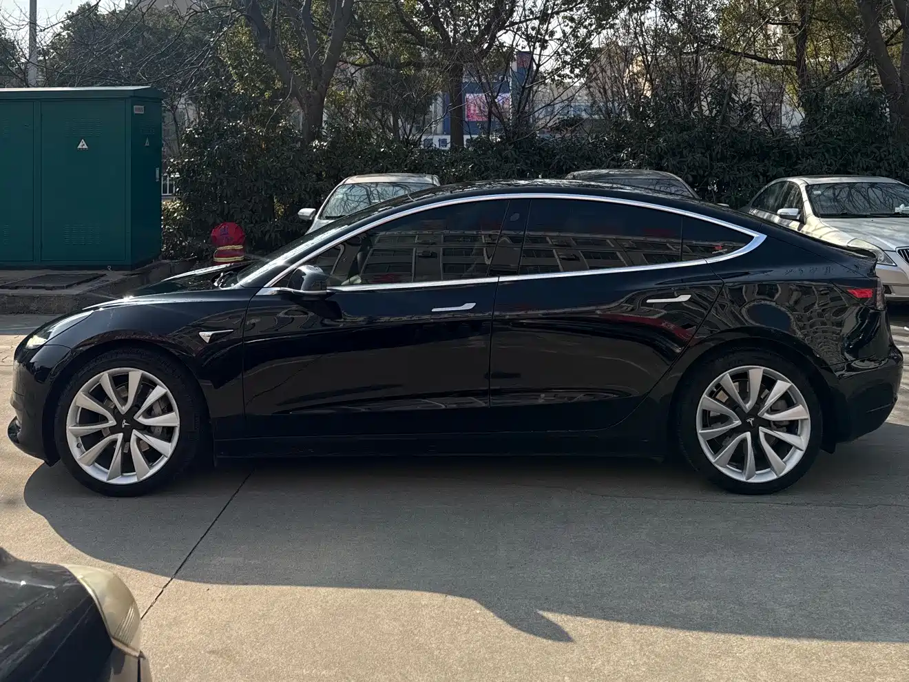TESLA MODEL 3