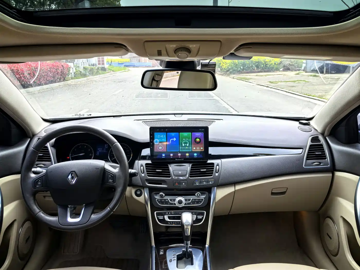 Renault Latitude 2011 2.5L Automatic Flagship Navigation Edition фото 6