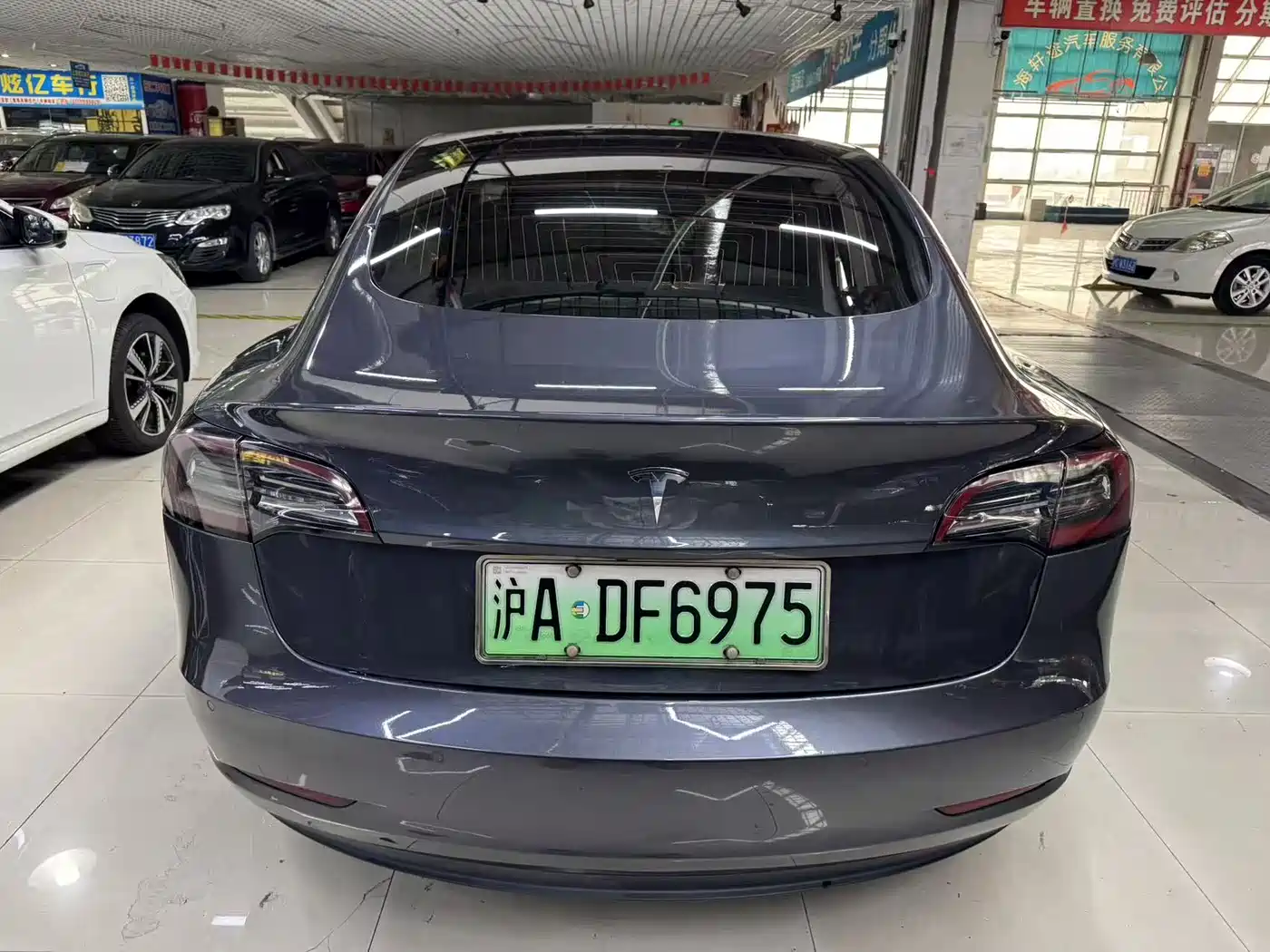 TESLA MODEL 3