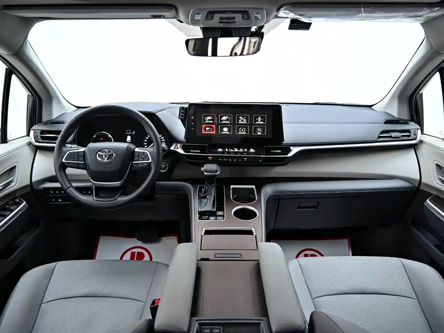 Toyota Sienna 2026 2.5L Hybrid FWD Luxury Edition фото 17
