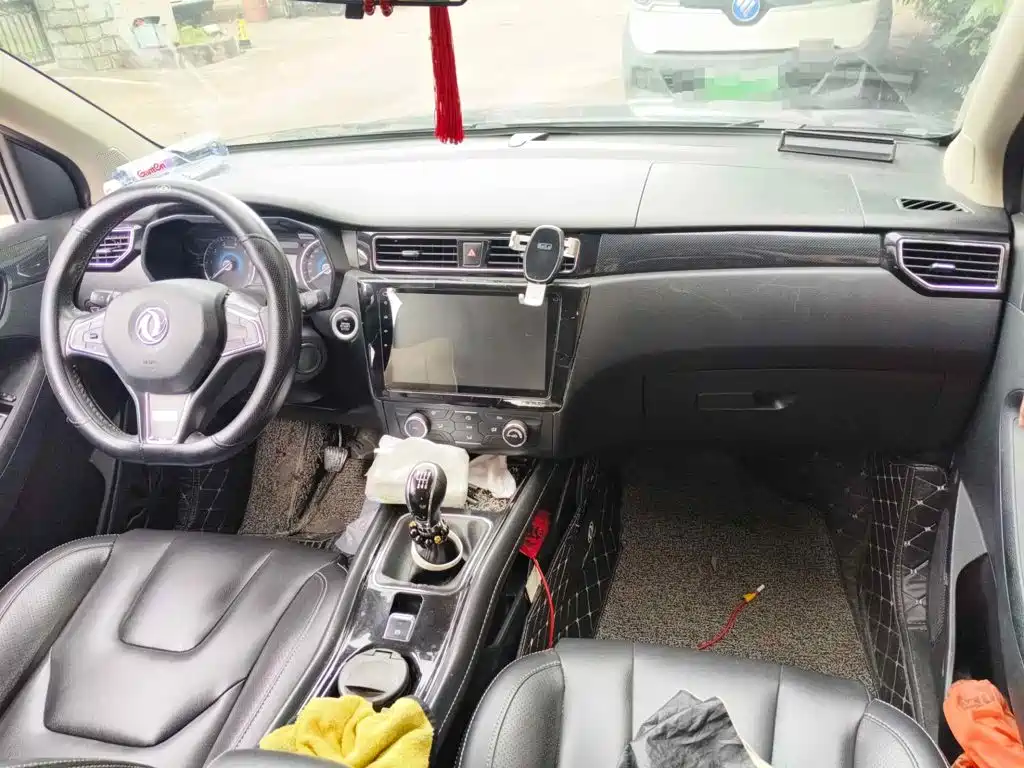 Dongfeng Fengguang Fengguang 580 2016 2016 Model 1.5T Manual Luxury Version