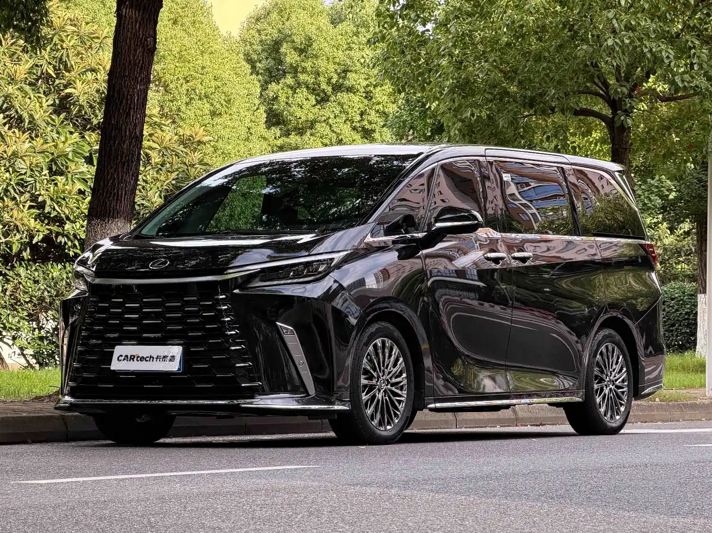 Lexus LM 2024 2023 500h 6-Seater Prestige Edition