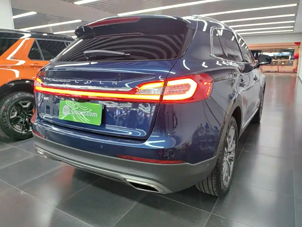 Photo 7 - Lincoln MKX