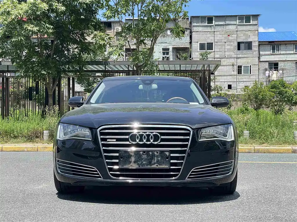Photo 2 - Audi A8