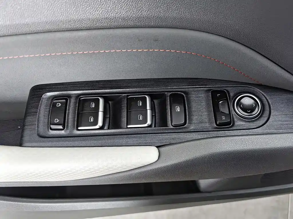 Baojun RC-6 2020 2019 1.5T CVT 24-hour Online Premium