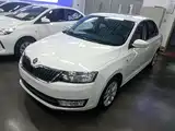 Фото 2 - Škoda Rapid