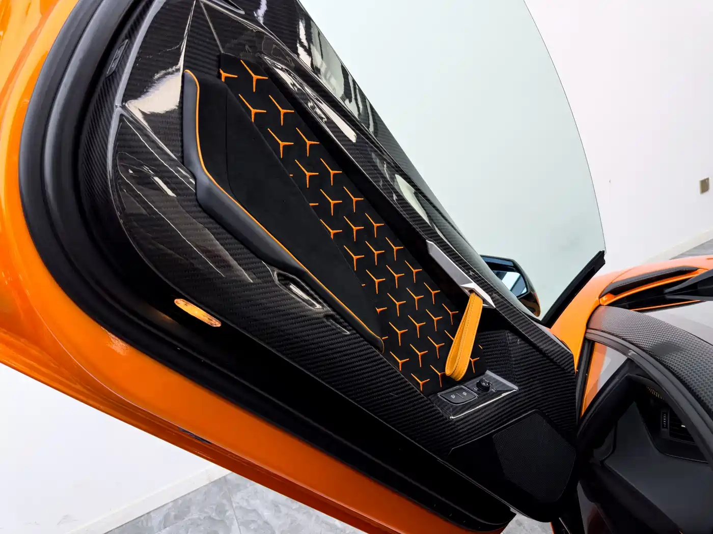 Lamborghini Aventador 2011 LP 700-4 фото 16