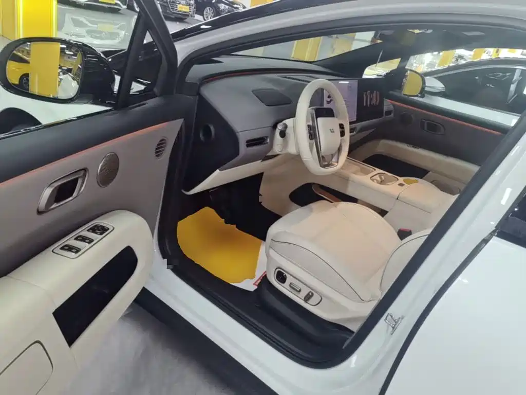 Li Auto i6 2026 2025 2WD Base Model