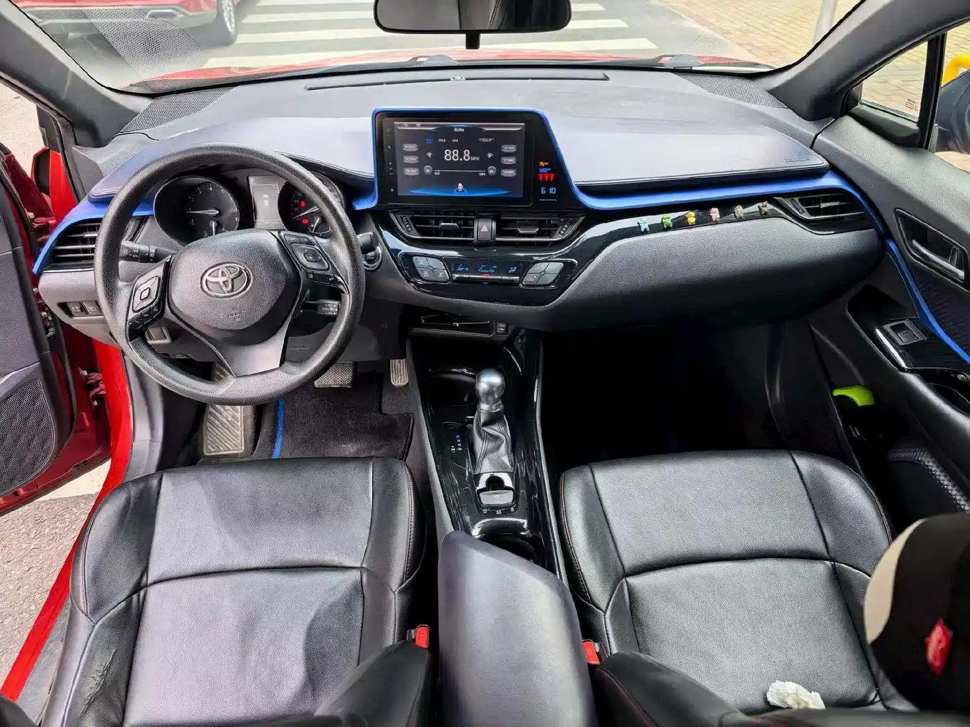 Toyota C-HR 2018 2.0L Leading Edition China V фото 6