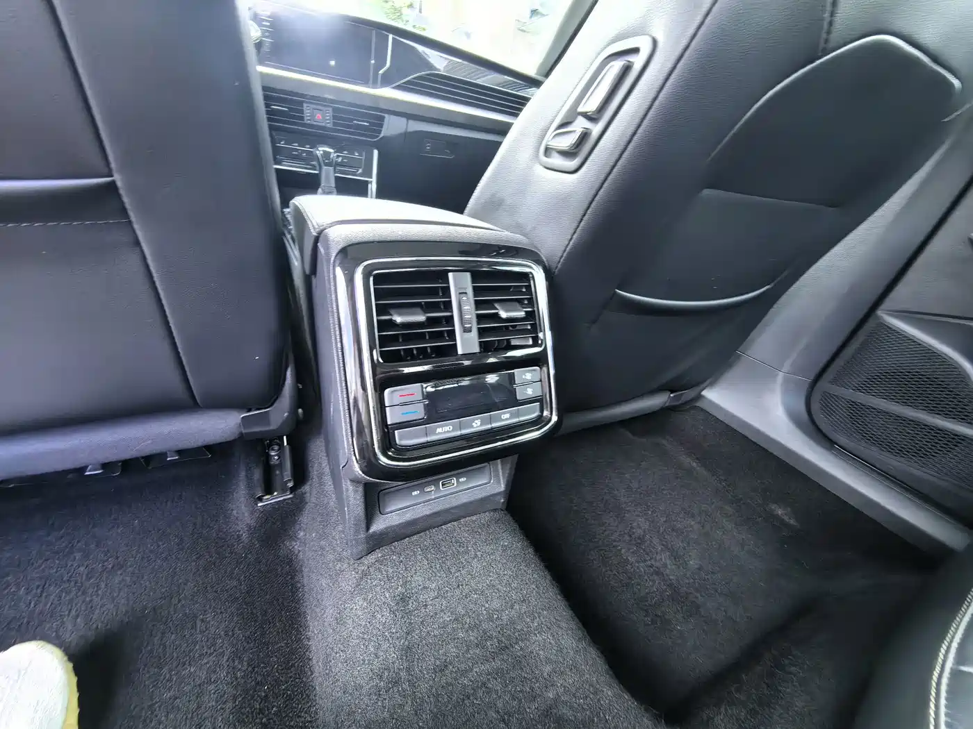 Фото 13 - Volkswagen Passat