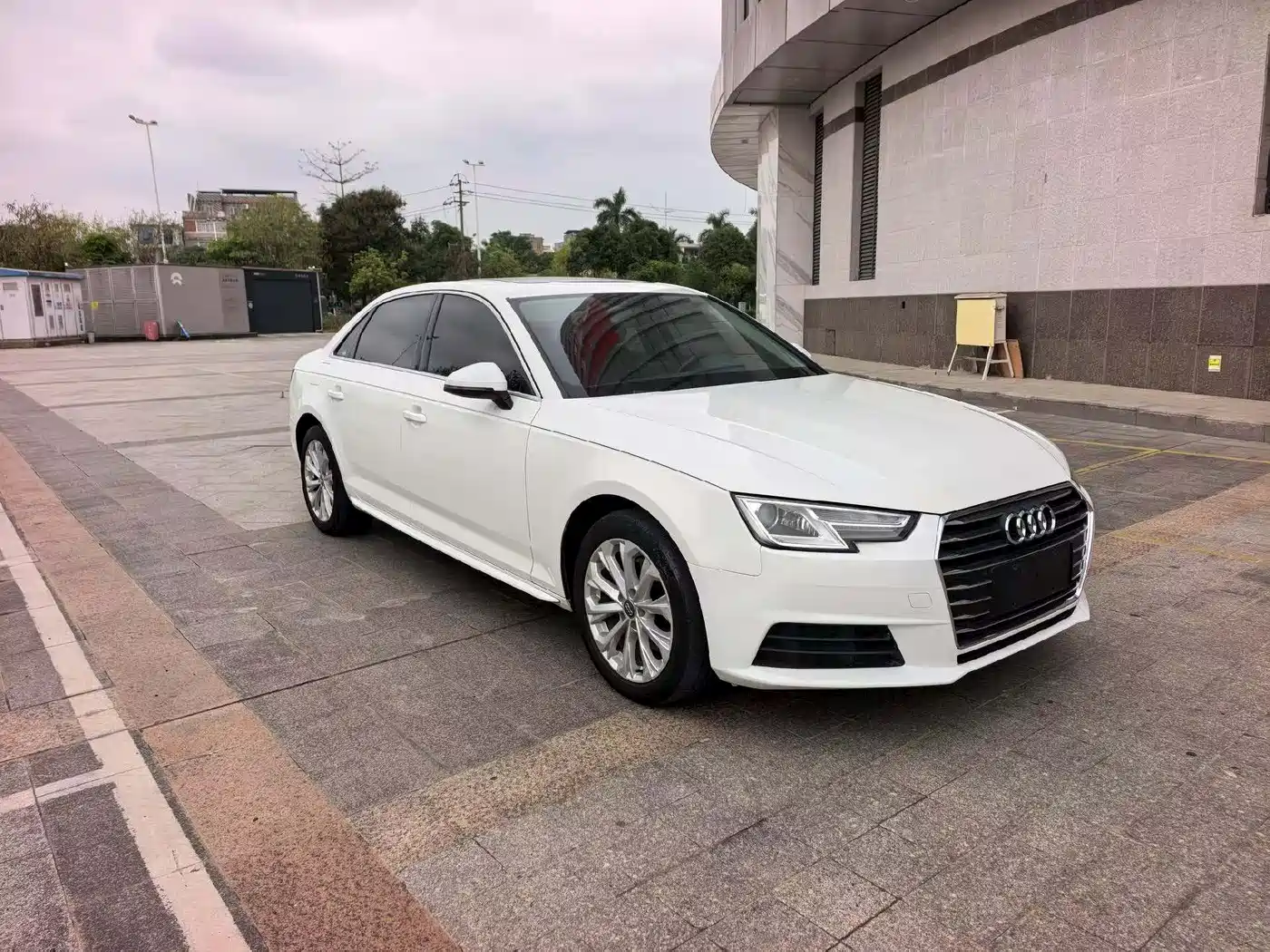 Audi A4L 2017 Plus 40 TFSI Progressive фото 2