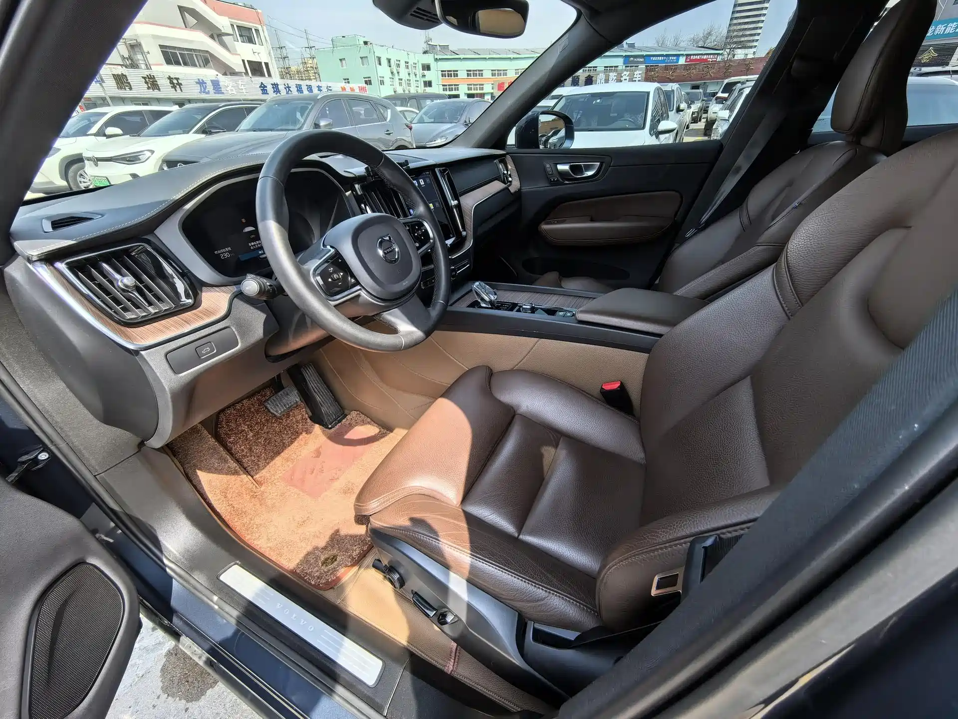 Фото 20 - Volvo XC60
