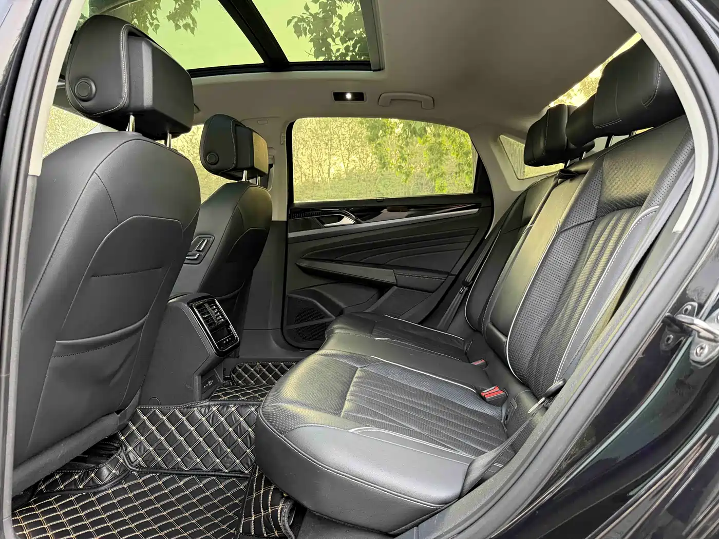 Volkswagen Passat 2021 Model 330TSI Luxury Edition фото 7