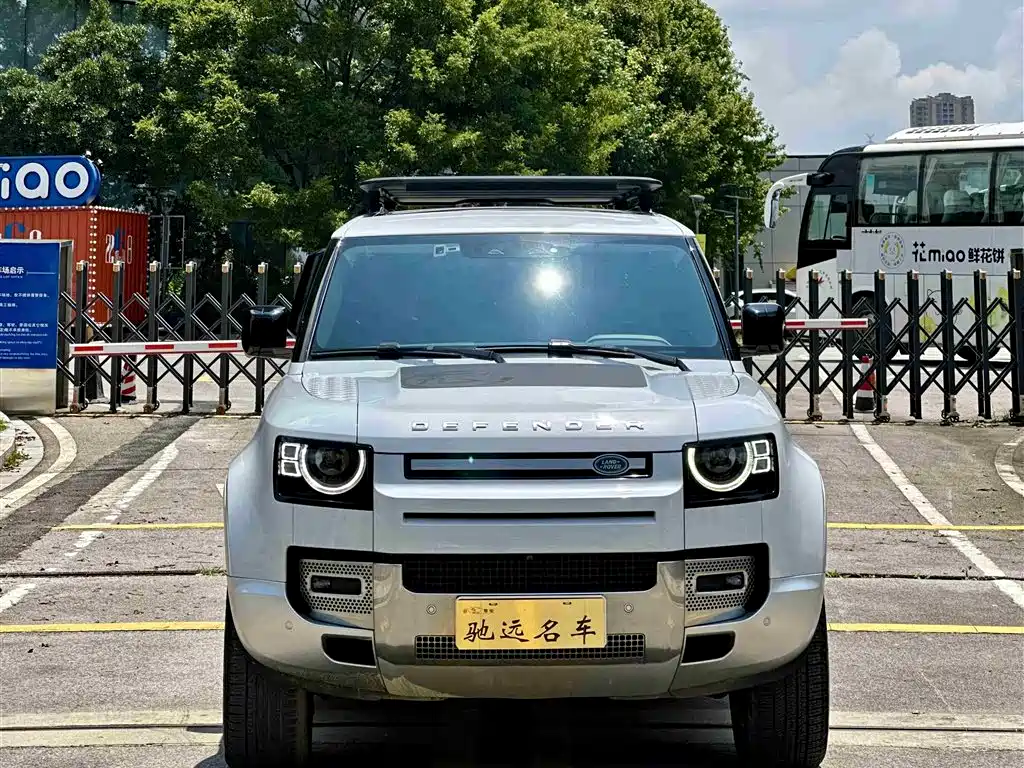 Land Rover Defender 2022 Model 90 2.0T P300 Tiger Ambition Edition фото 2
