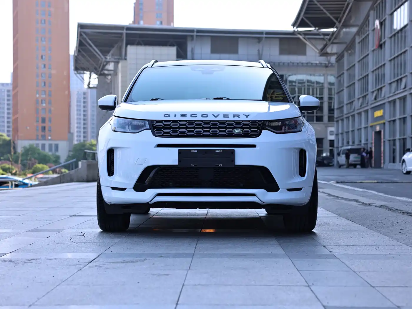 Land Rover Discovery Sport 2022 Model 249PS R-Dynamic S Performance Edition 5-Seater фото 2