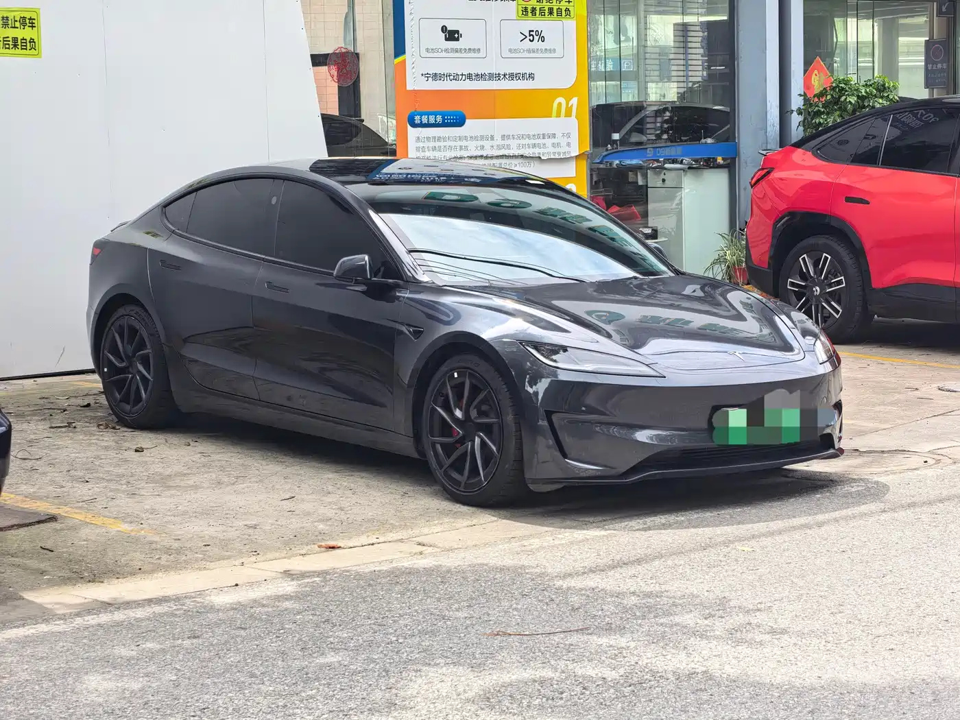 Фото 3 - Tesla Model 3