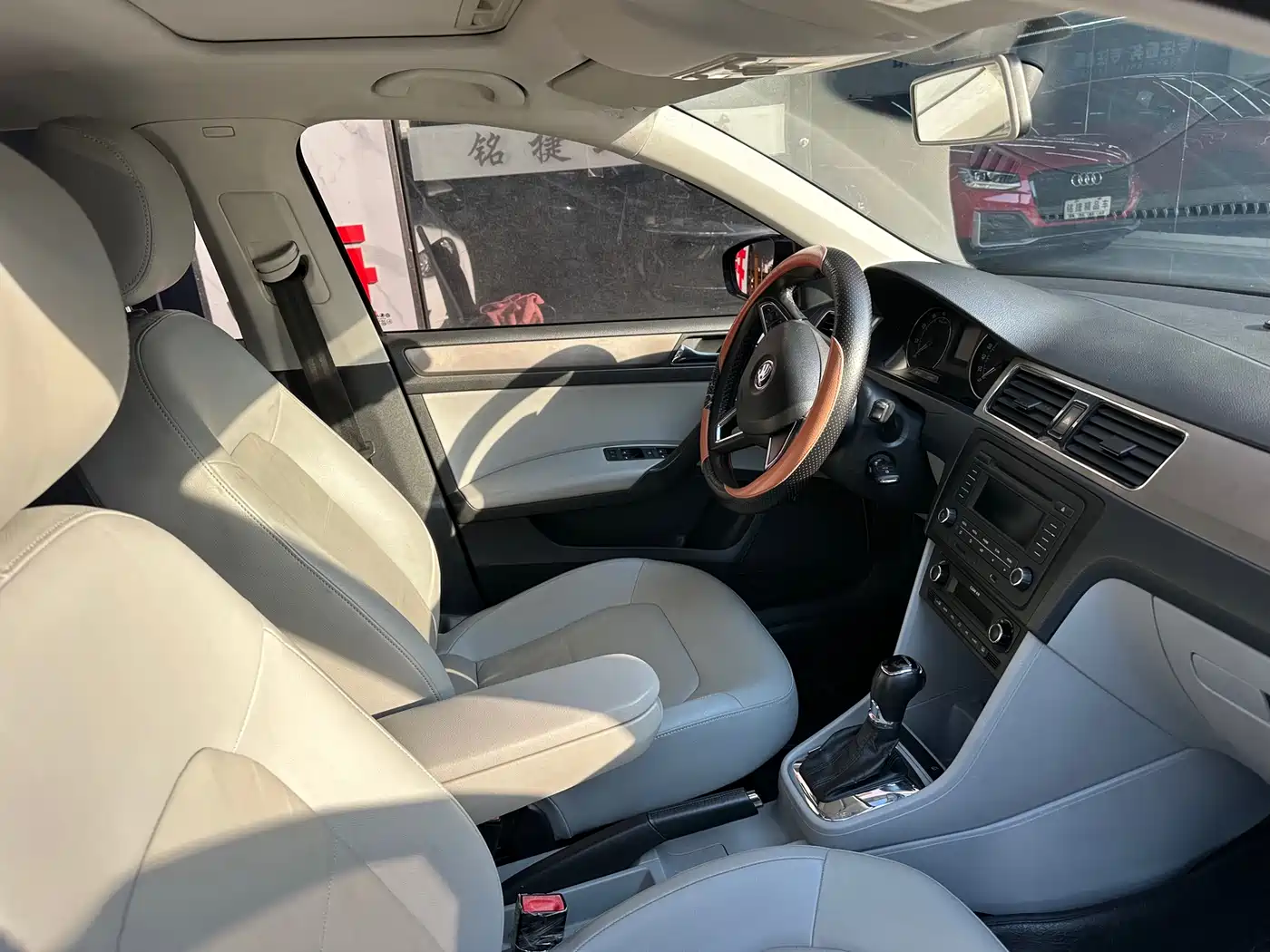 Škoda Rapid 2016 1.6L Automatic Prestige Edition фото 8