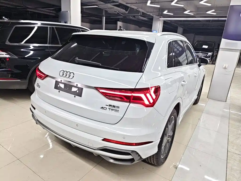 AUDI Q3
