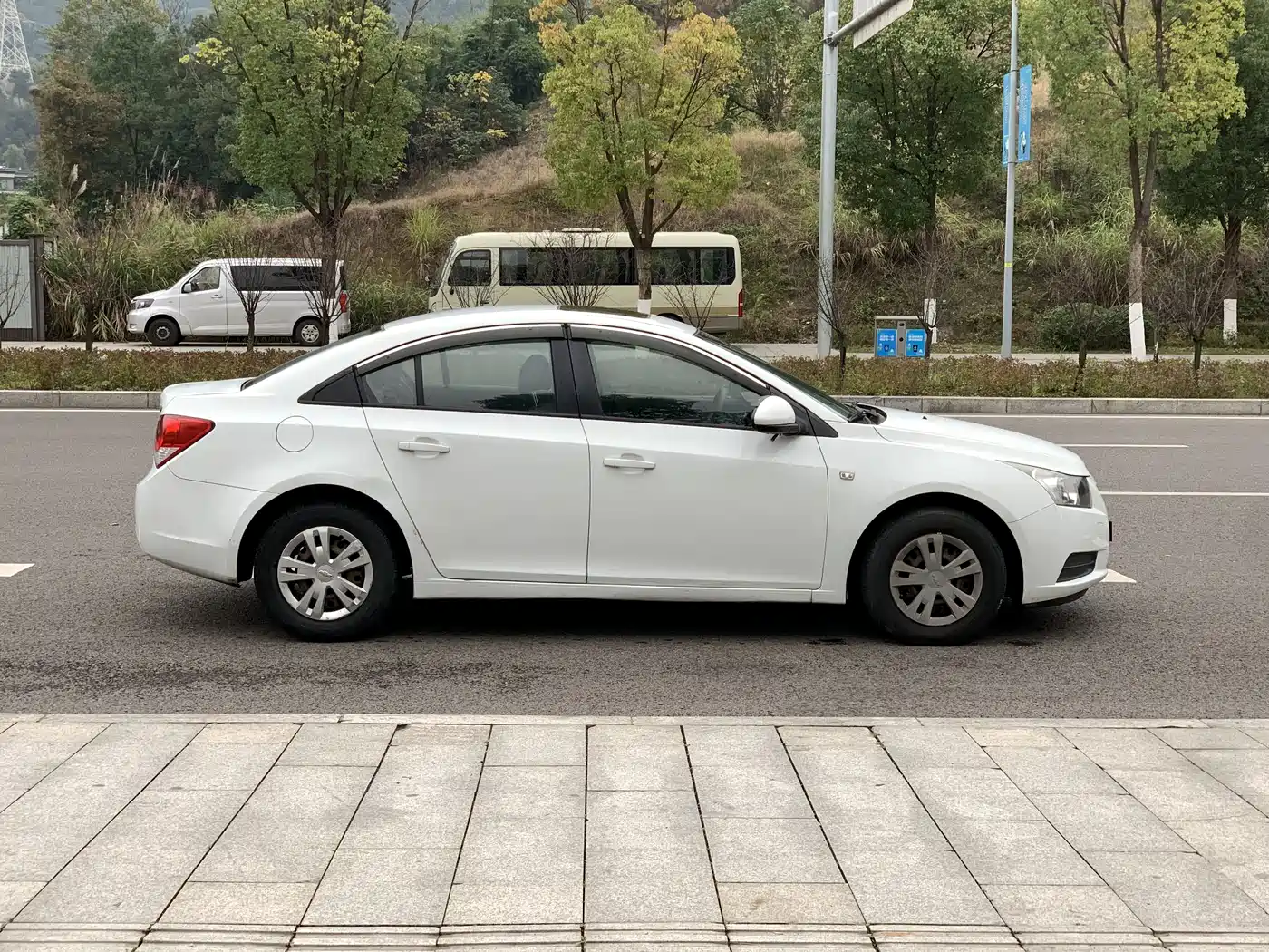 Chevrolet Cruze 2013 1.6L SL Sunroof MT фото 6
