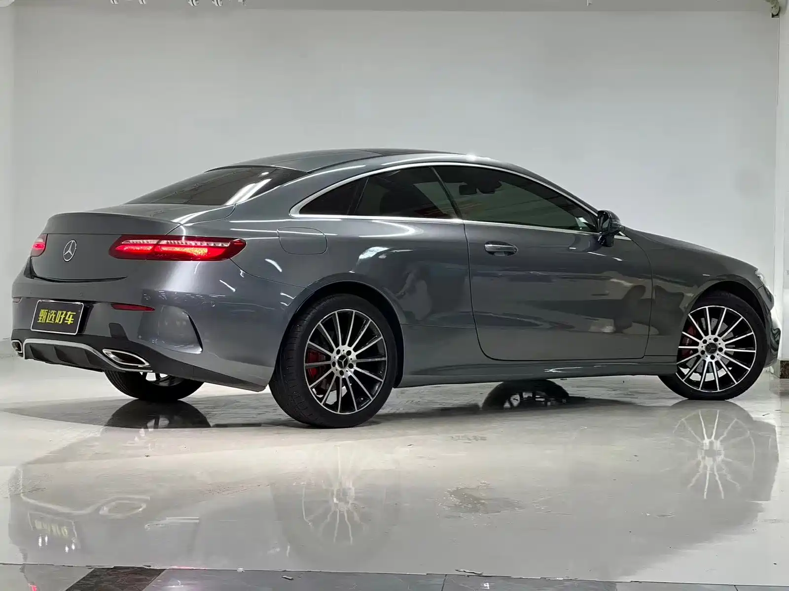 Фото 8 - Mercedes-Benz E-Class (Import)