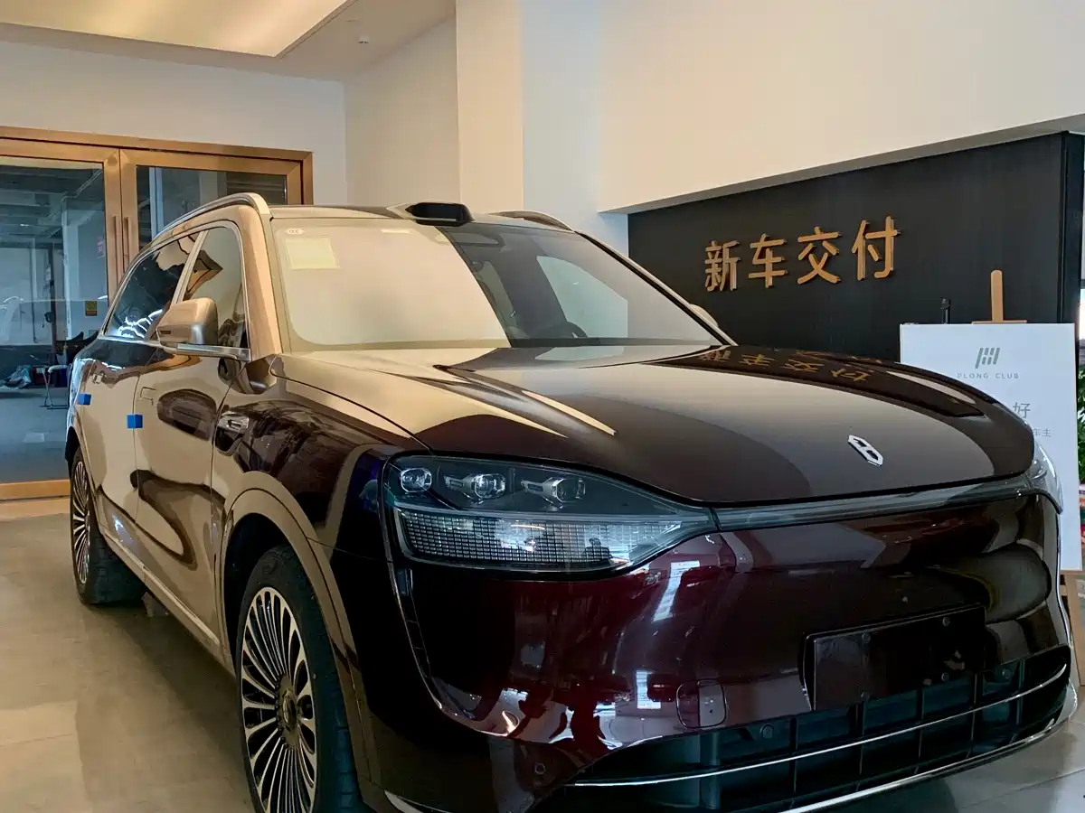 AITO Wenjie AITO M9 2025 Extended Range Ultra 52kWh 6-Seater фото 2