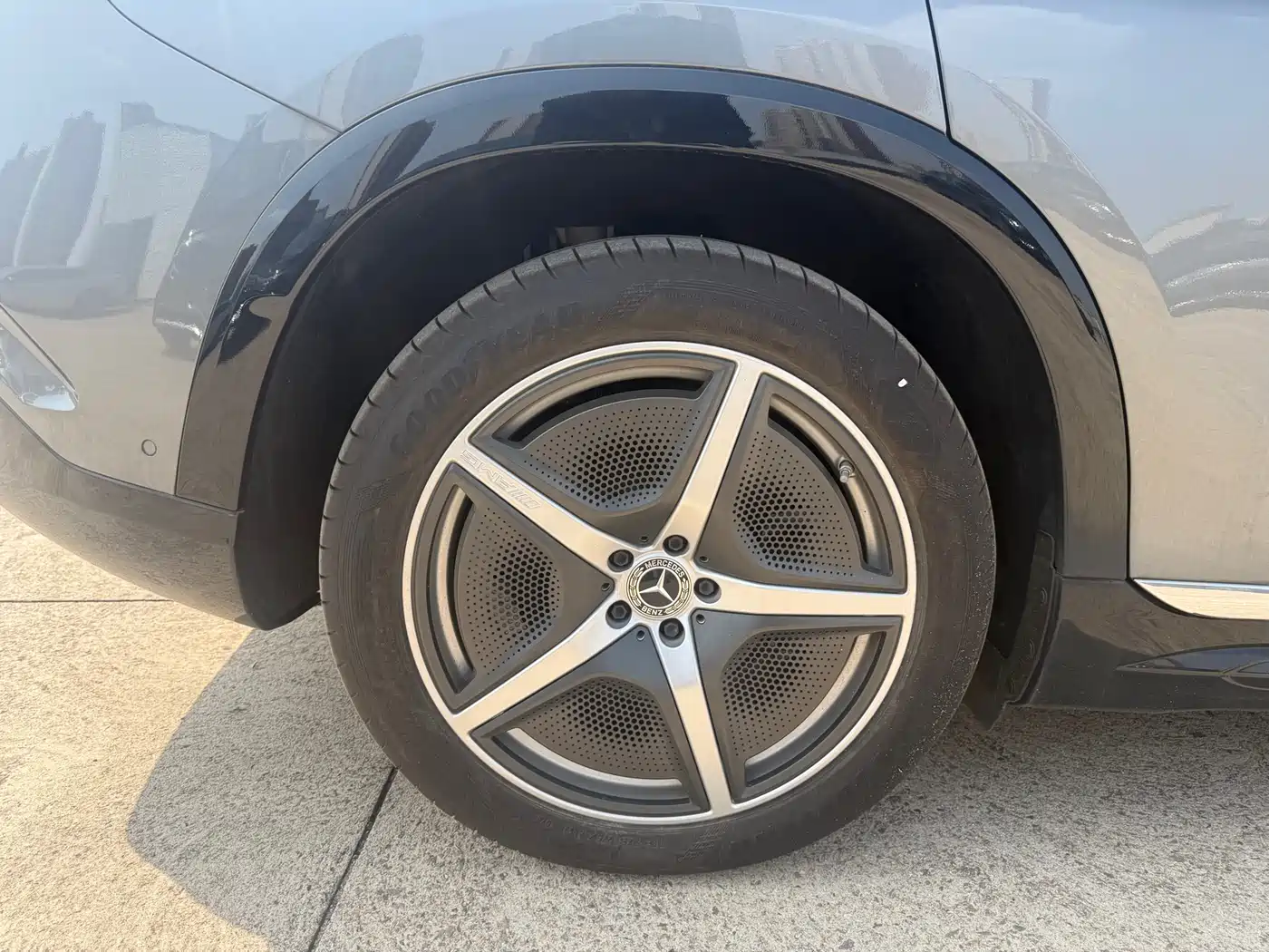 MERCEDES-BENZ EQS SUV