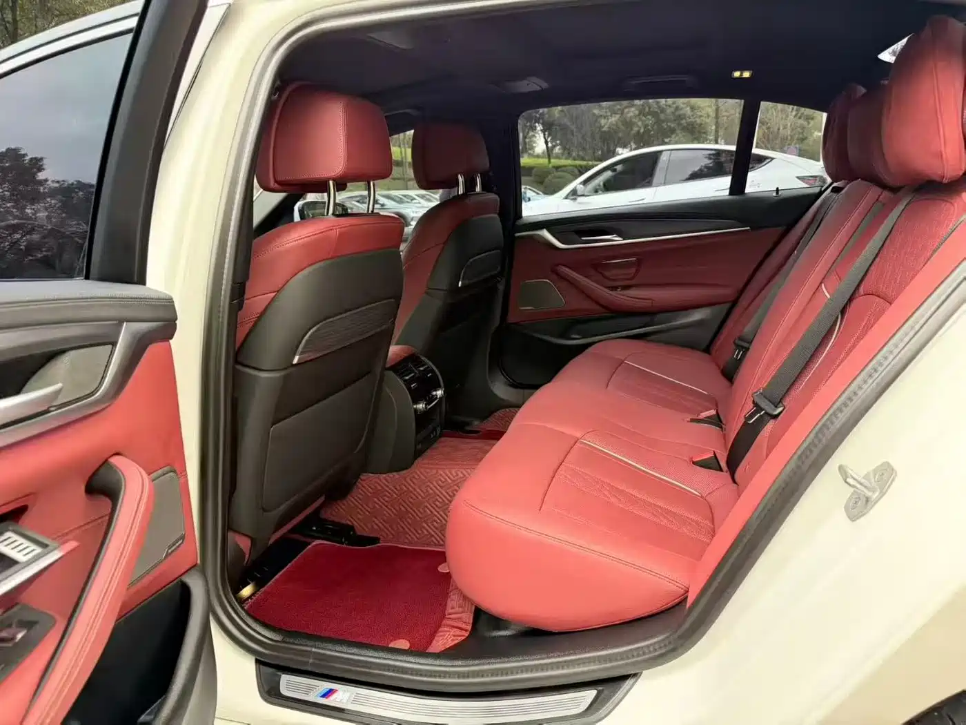BMW 5 Series 2023 530Li Leading M Sport Package фото 10
