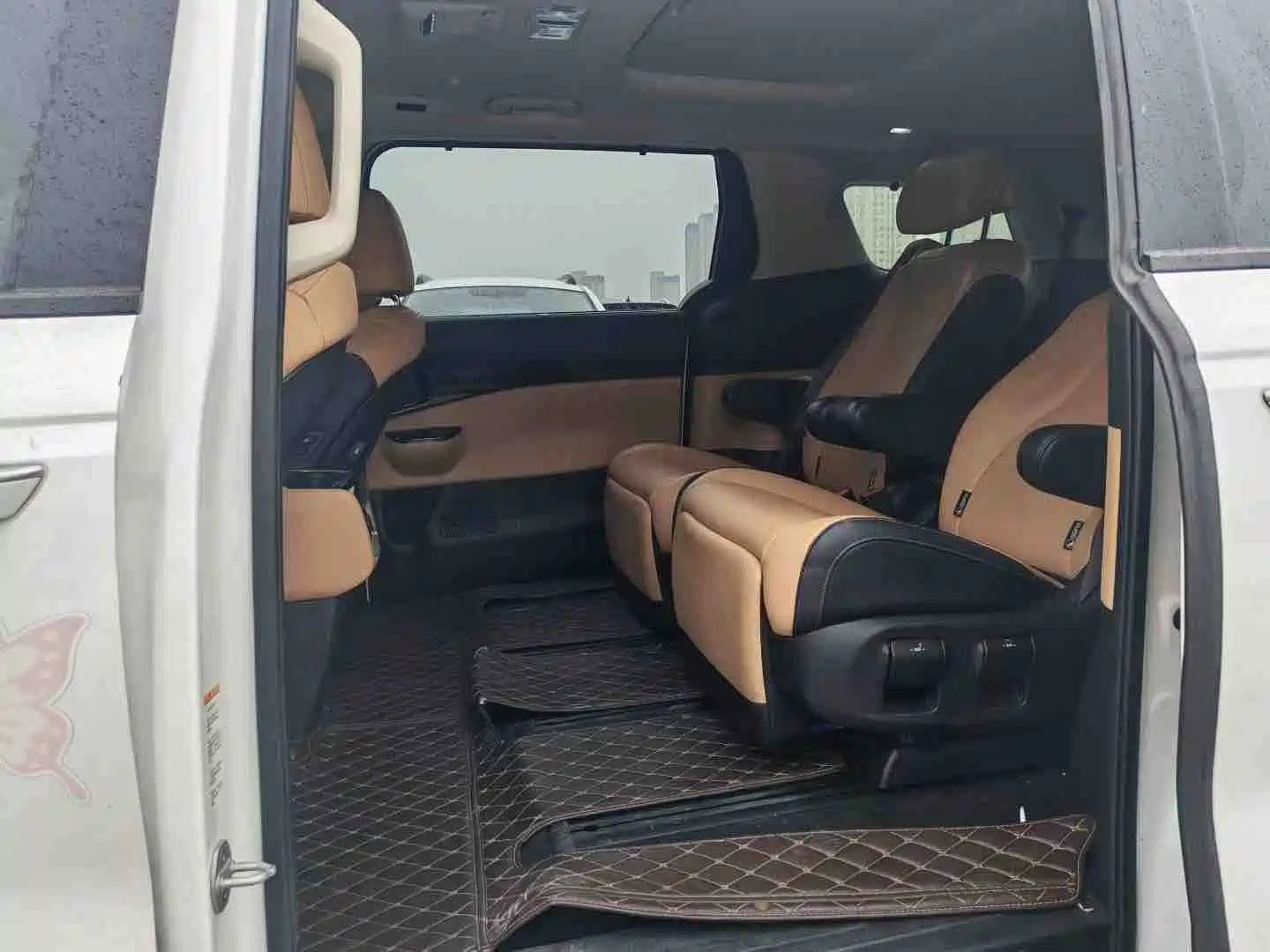 Фото 9 - Kia Carnival