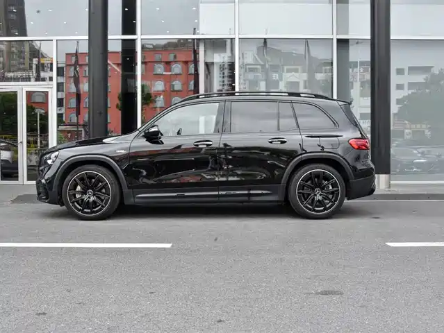 Mercedes-Benz GLB AMG 2024 AMG GLB 35 4MATIC — фото 3