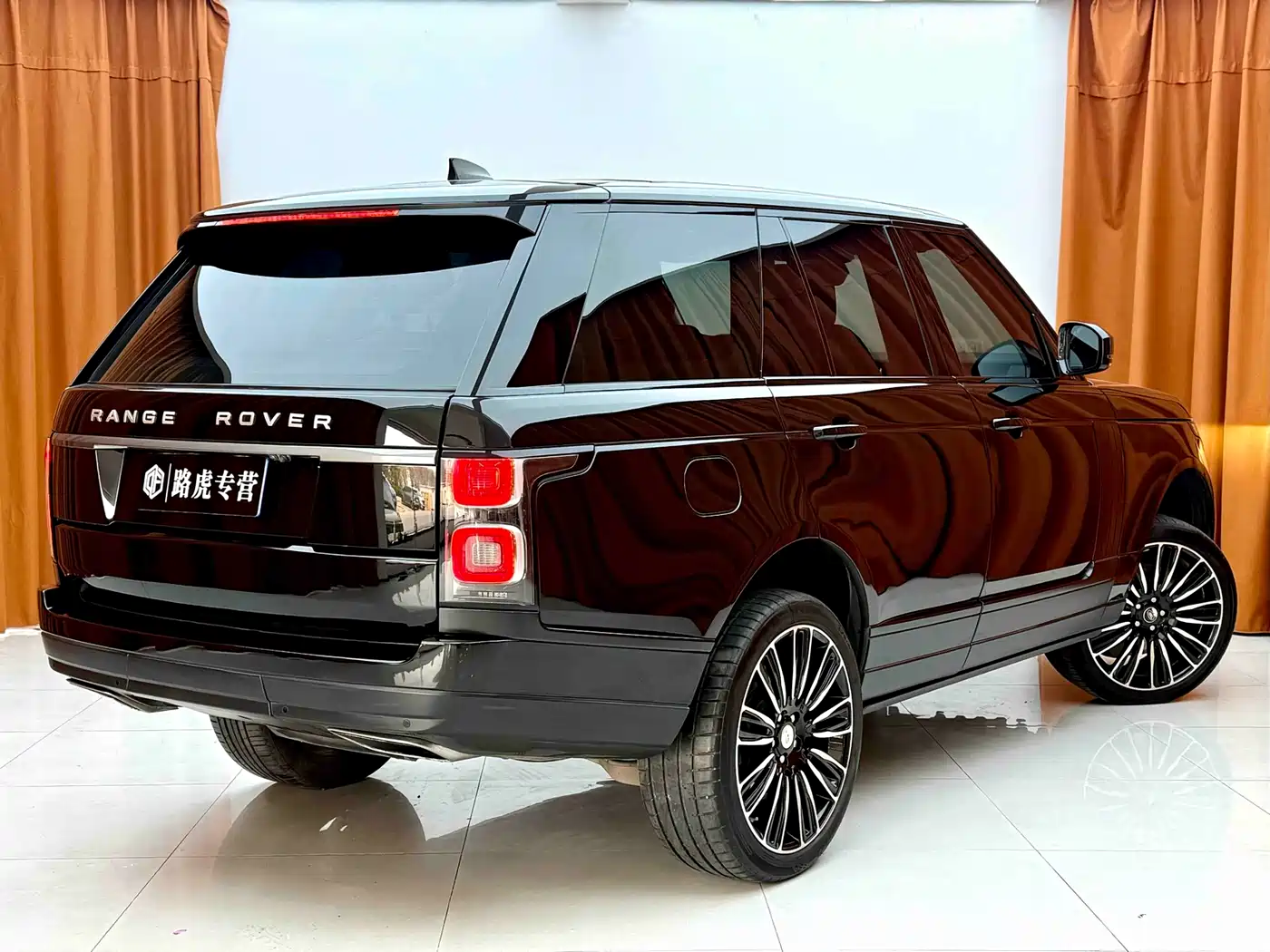 Land Rover Range Rover 2019 3.0 SC V6 Golden Age Edition фото 4