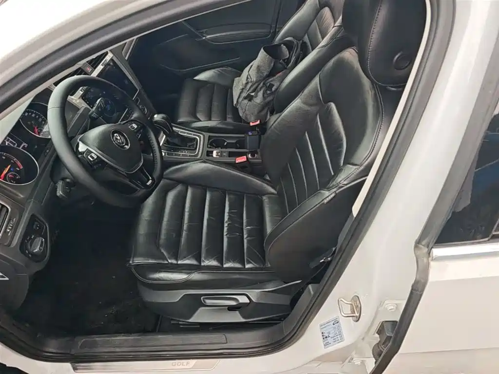 Volkswagen Golf 2016 230TSI Automatic Luxury фото 15