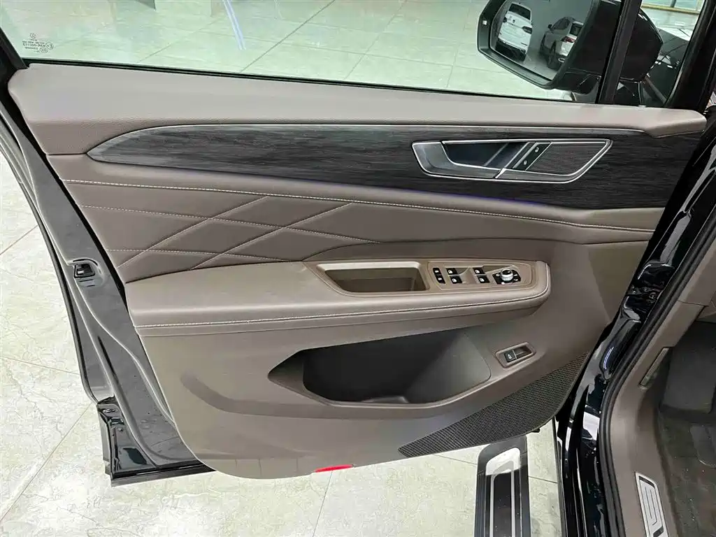 Volkswagen Viloran 2024 380TSI Executive Edition фото 10