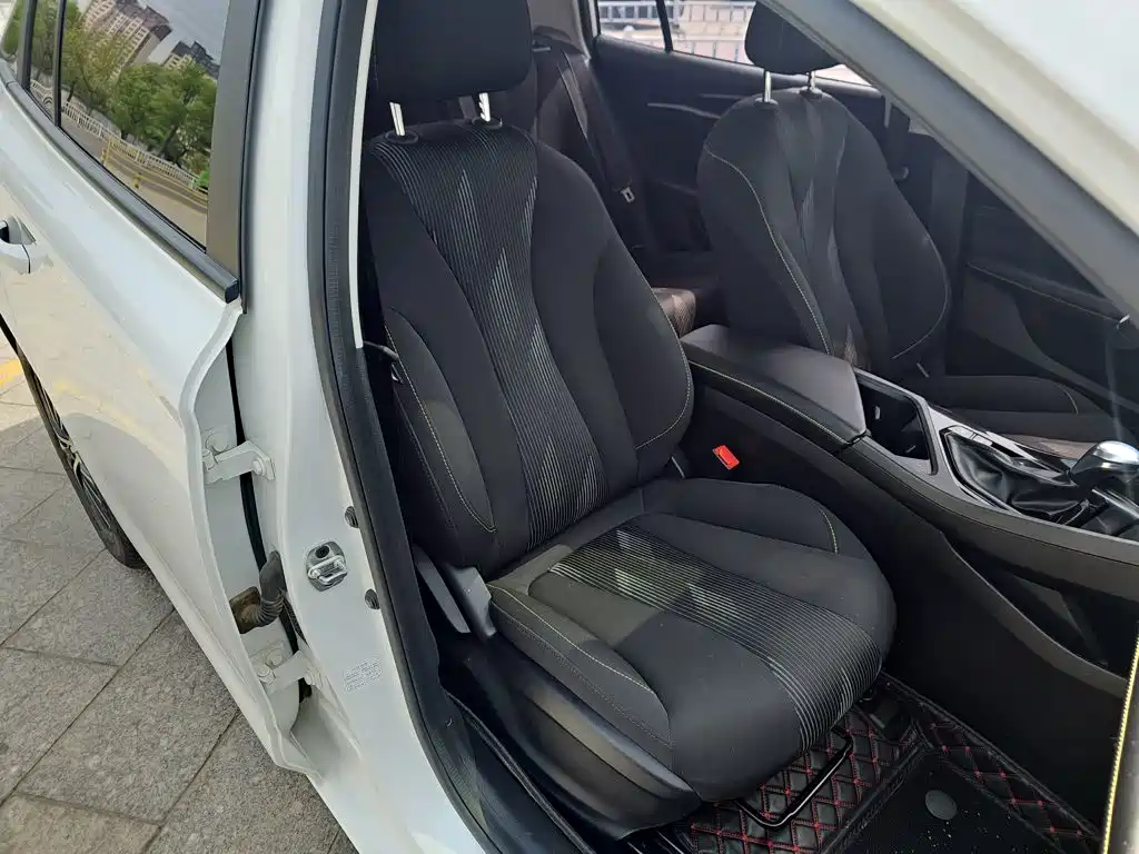 Фото 7 - Roewe i5
