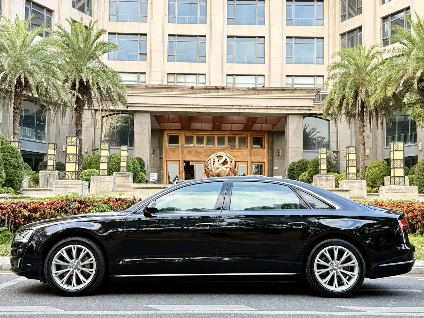 Audi A8 2014 A8L 45 TFSI quattro Luxury фото 4