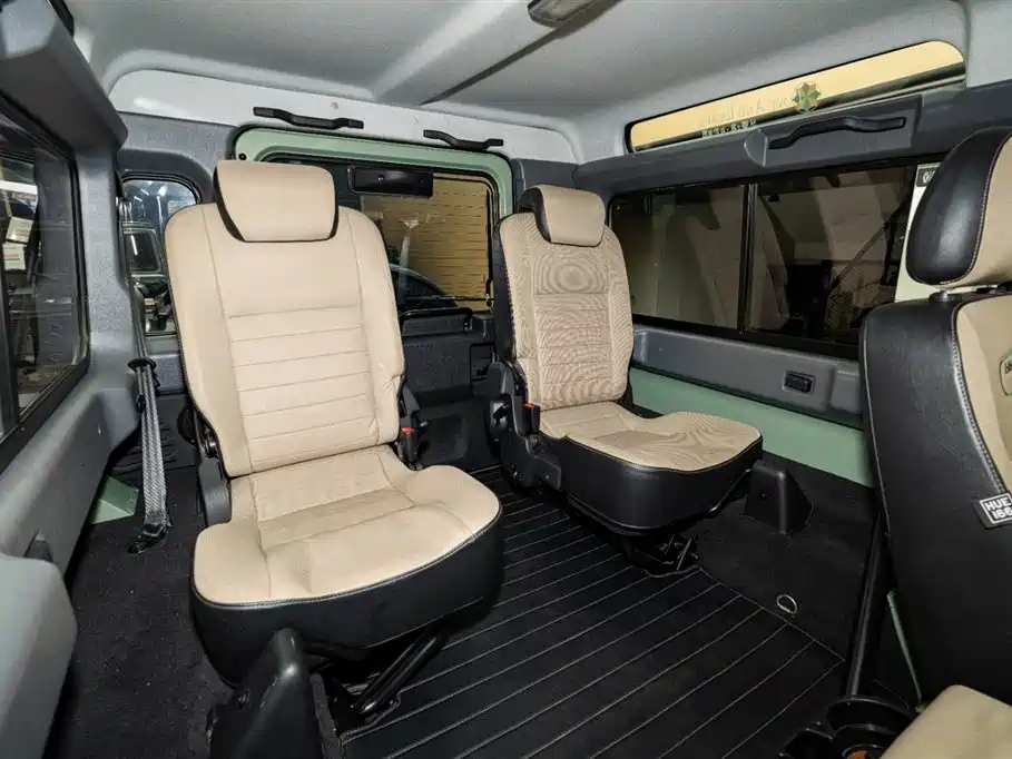 Land Rover Defender фото 9