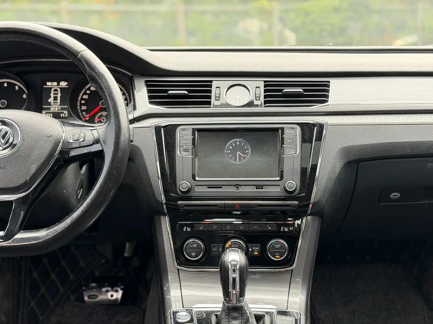 Volkswagen Passat 2017 330TSI DSG Prestige фото 13