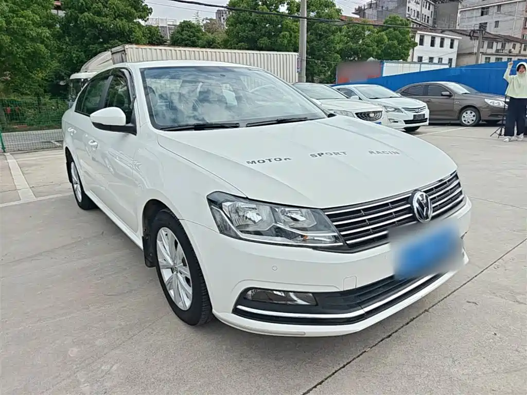 Volkswagen Lavida 2017 1.6L Manual Comfort Edition фото 4