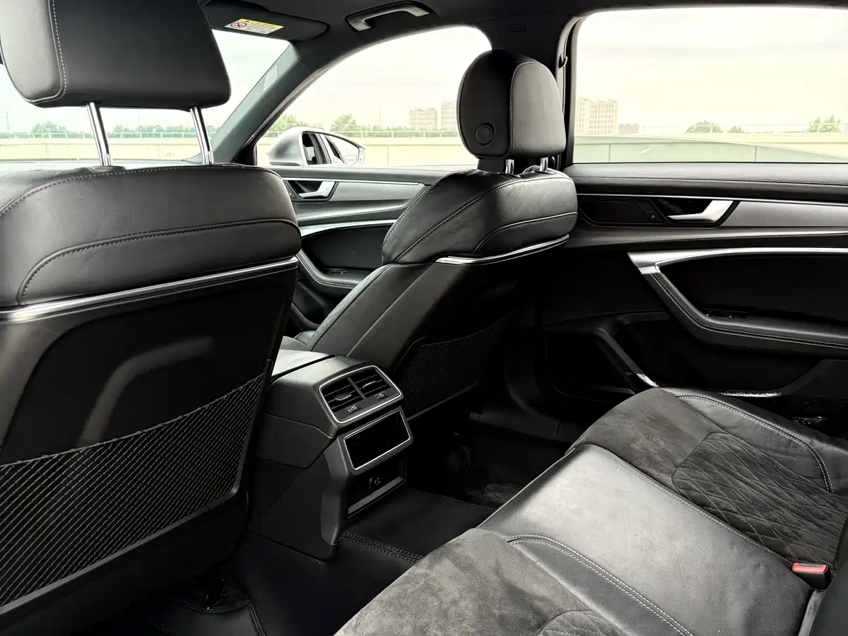Audi A6L 2020 55 TFSI quattro Exclusive Dynamic фото 6