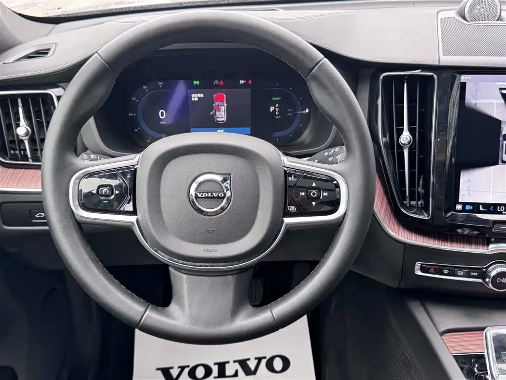 VOLVO XC60 PLUG IN HYBRID